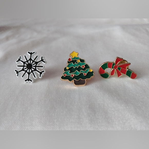 Holiday Pins - Picture 1 of 6